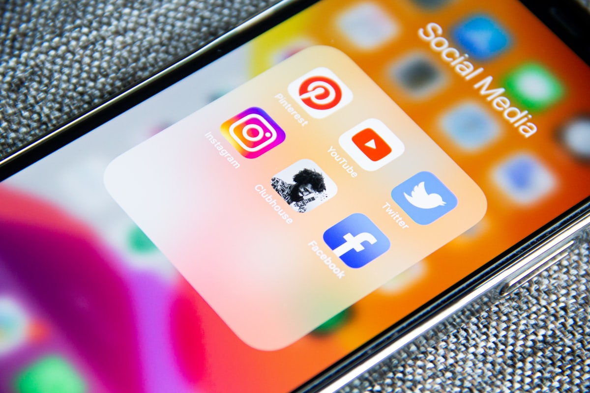Facebook advertising campaign setup and package selection
